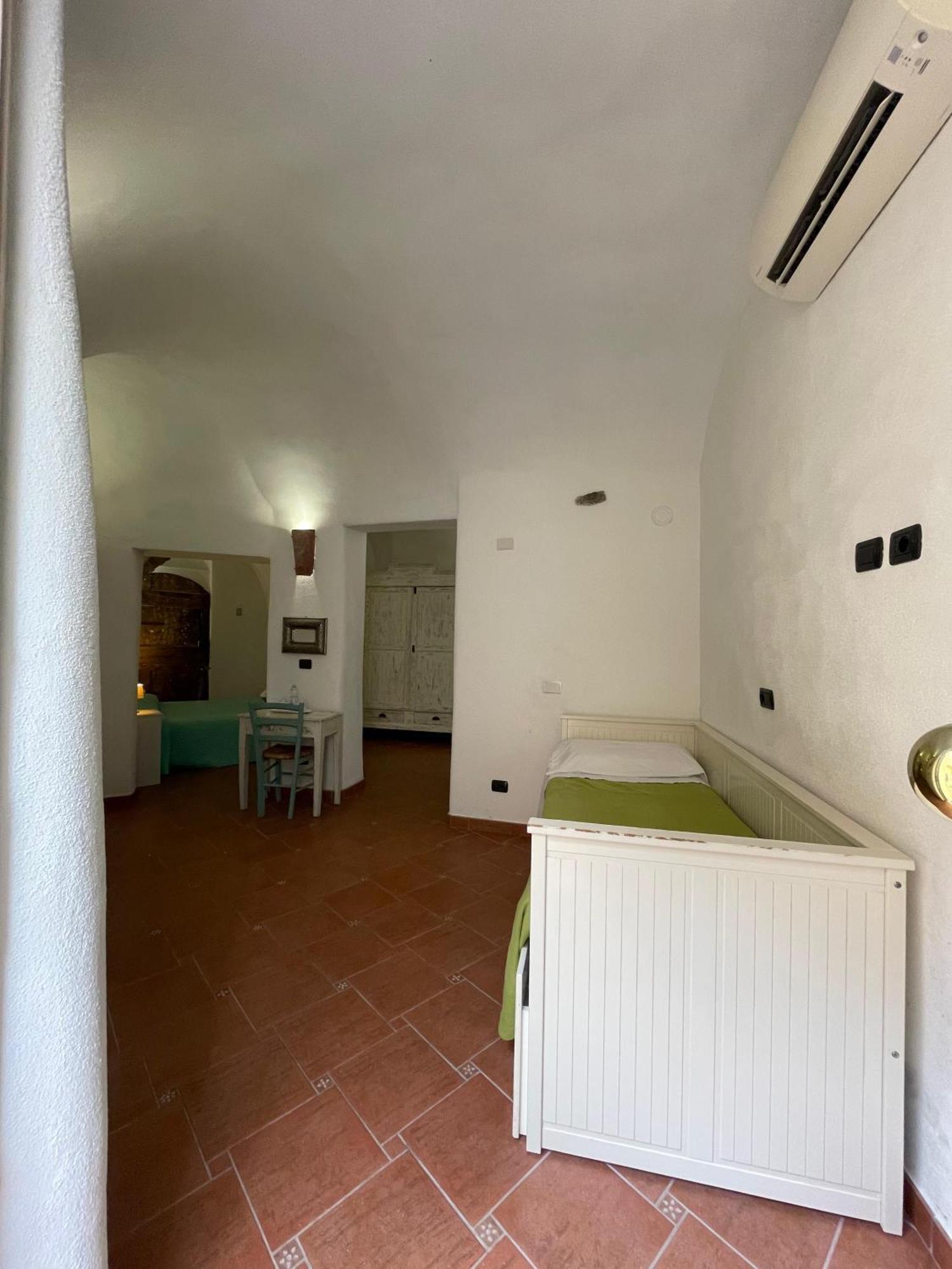 Ca' Du Batan Bed & Breakfast Spotorno Bilik gambar